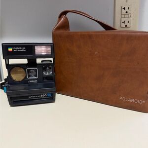 Vintage Polaroid 660 SE Instant Camera with Leather Polaroid Accessory Bag